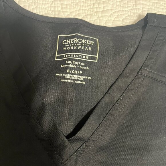 Cherokee Workwear Scrub Top - Picture 4 of 5